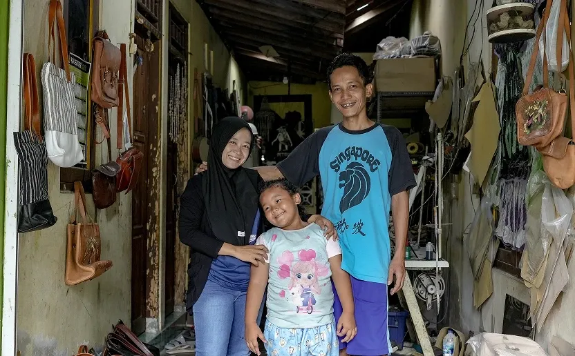 Kami mendukung komunitas akar rumput dan keluarganya untuk memenuhi potensi mereka secara setara