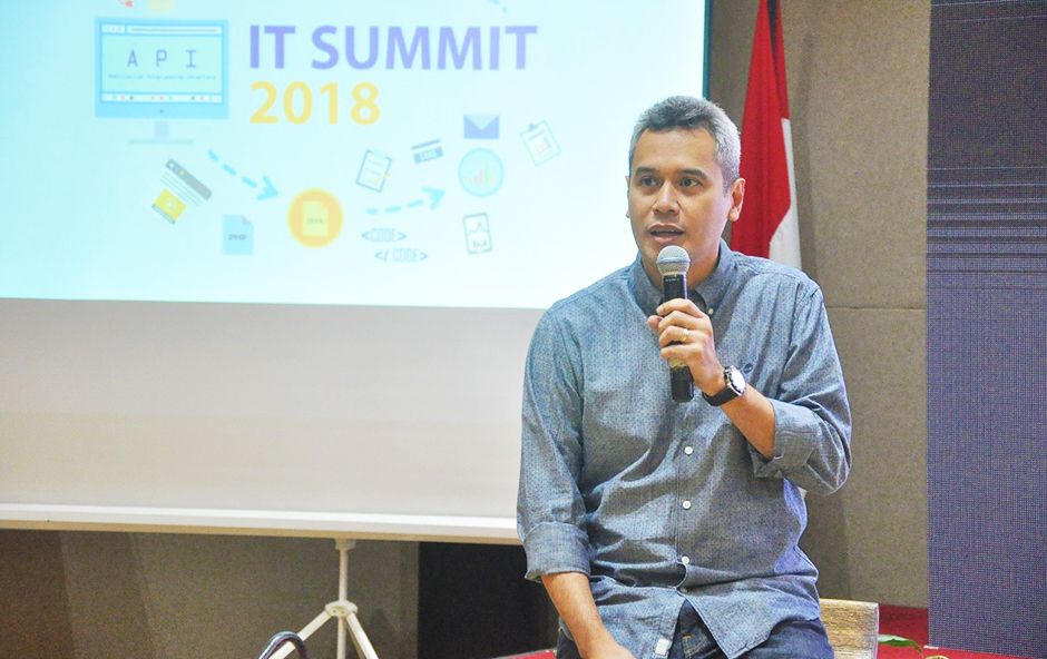 Chief Executive Officer (CEO) Mandiri Capital Indonesia, Eddi Danusaputro saat berbicara di IT Summit, Batam, Jumat (9/3)